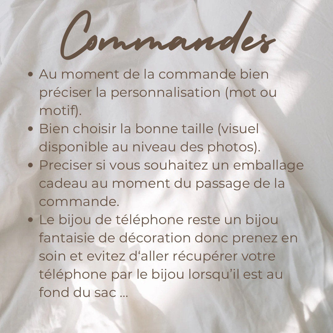 Coque wavy et Bijou de téléphone - Coque rayée rose et blanc avec bijou de téléphone assorti – Perles fantaisie