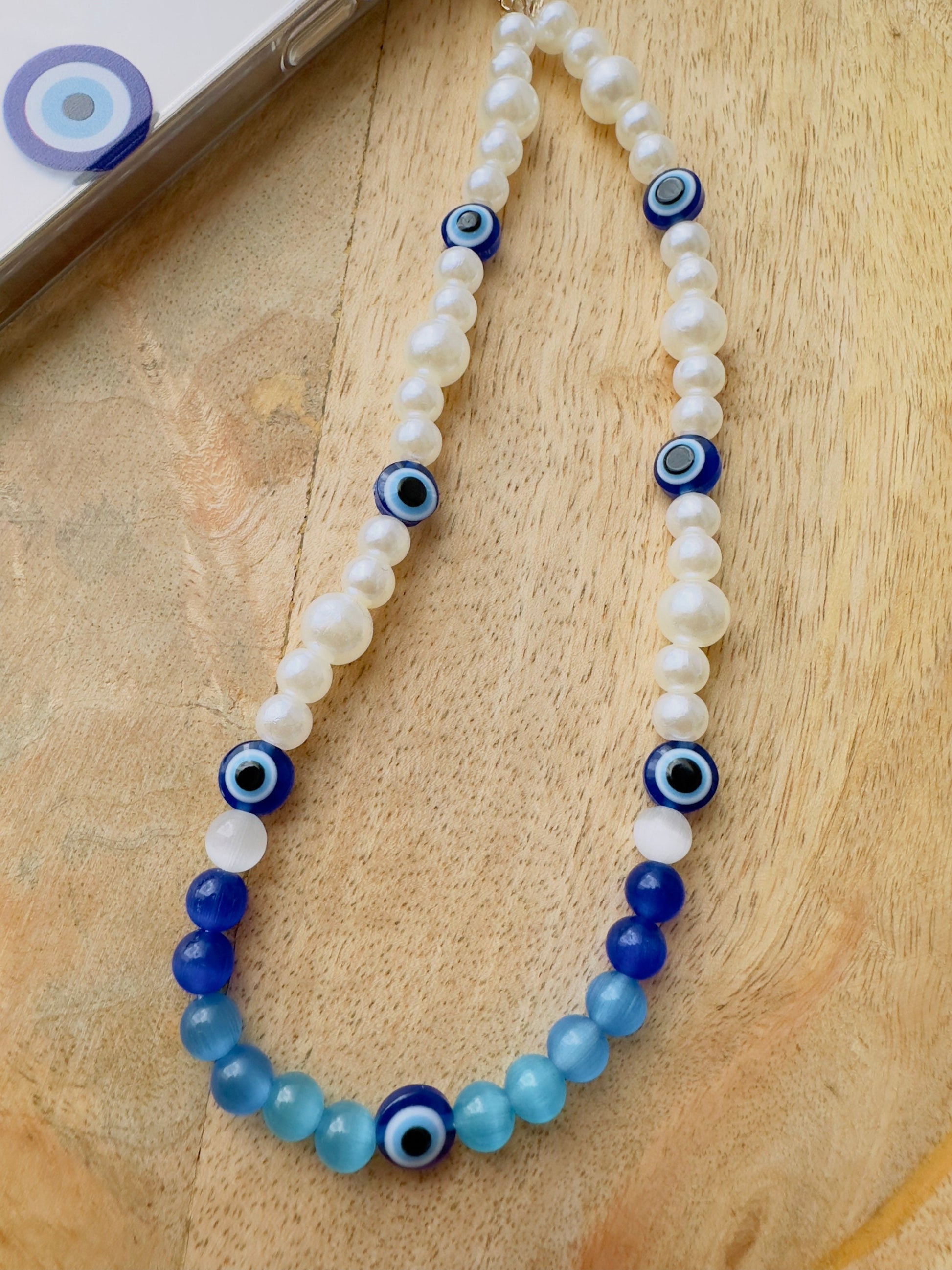 Bijoux de téléphone - iPhone - breloque - grigri de téléphone - perles nacrées - œil grec