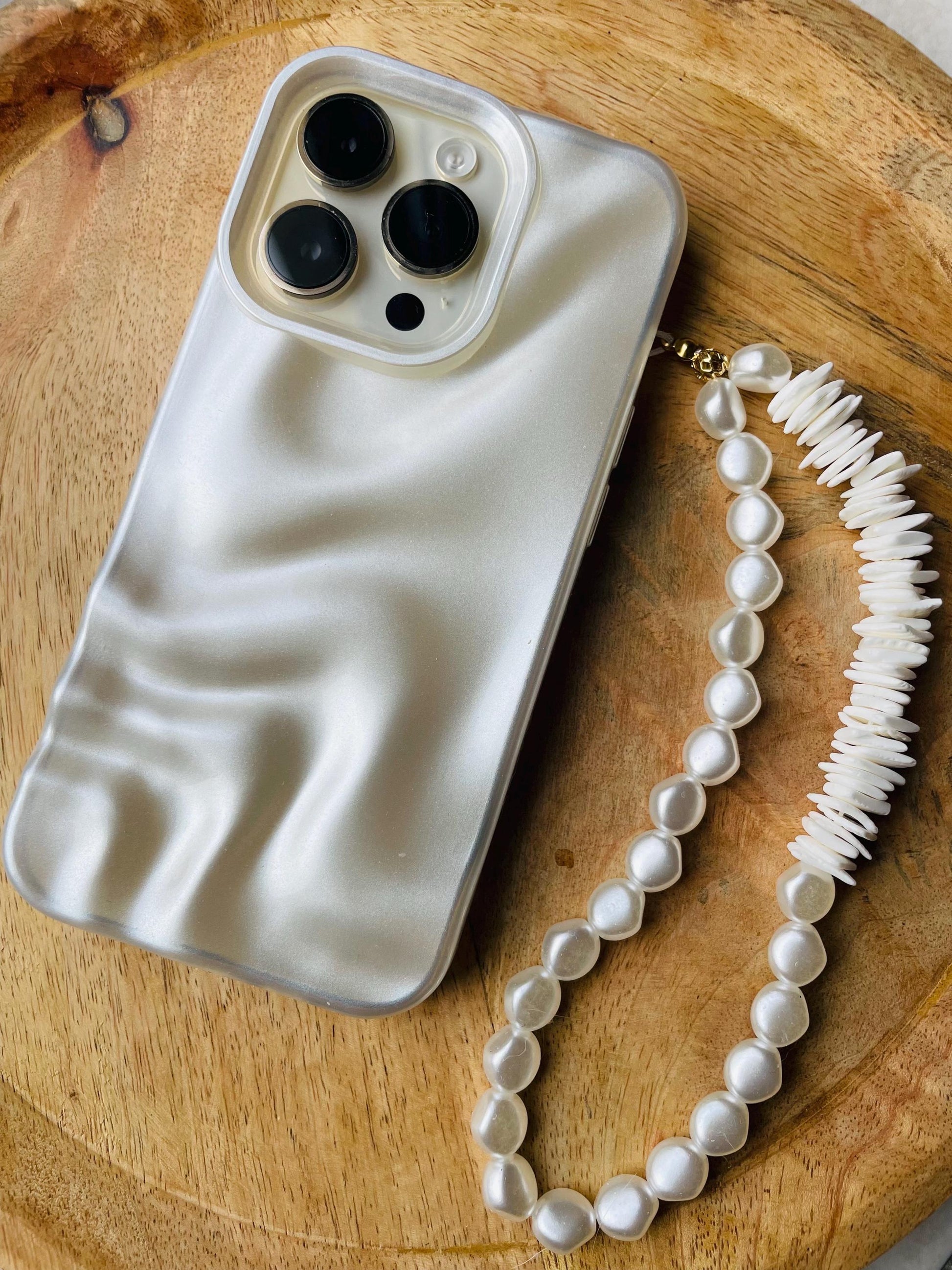 coque de téléphone design vague- coque bord ondulé - bubble - phone case - nacrée - nude