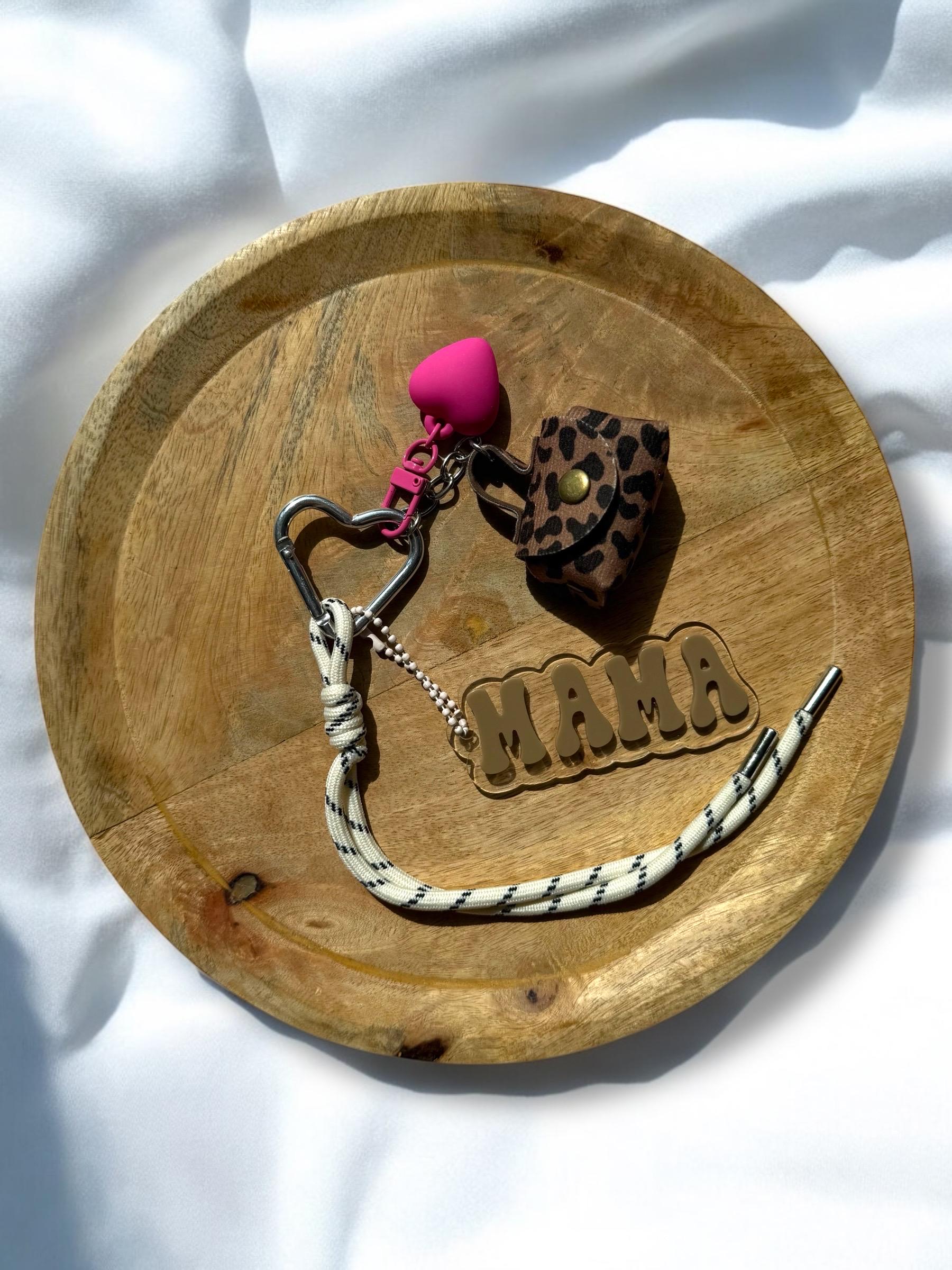 Porte clé - Bijou de sac “MAMA” – Léopard, cœur rose et mini sac - personnalisable