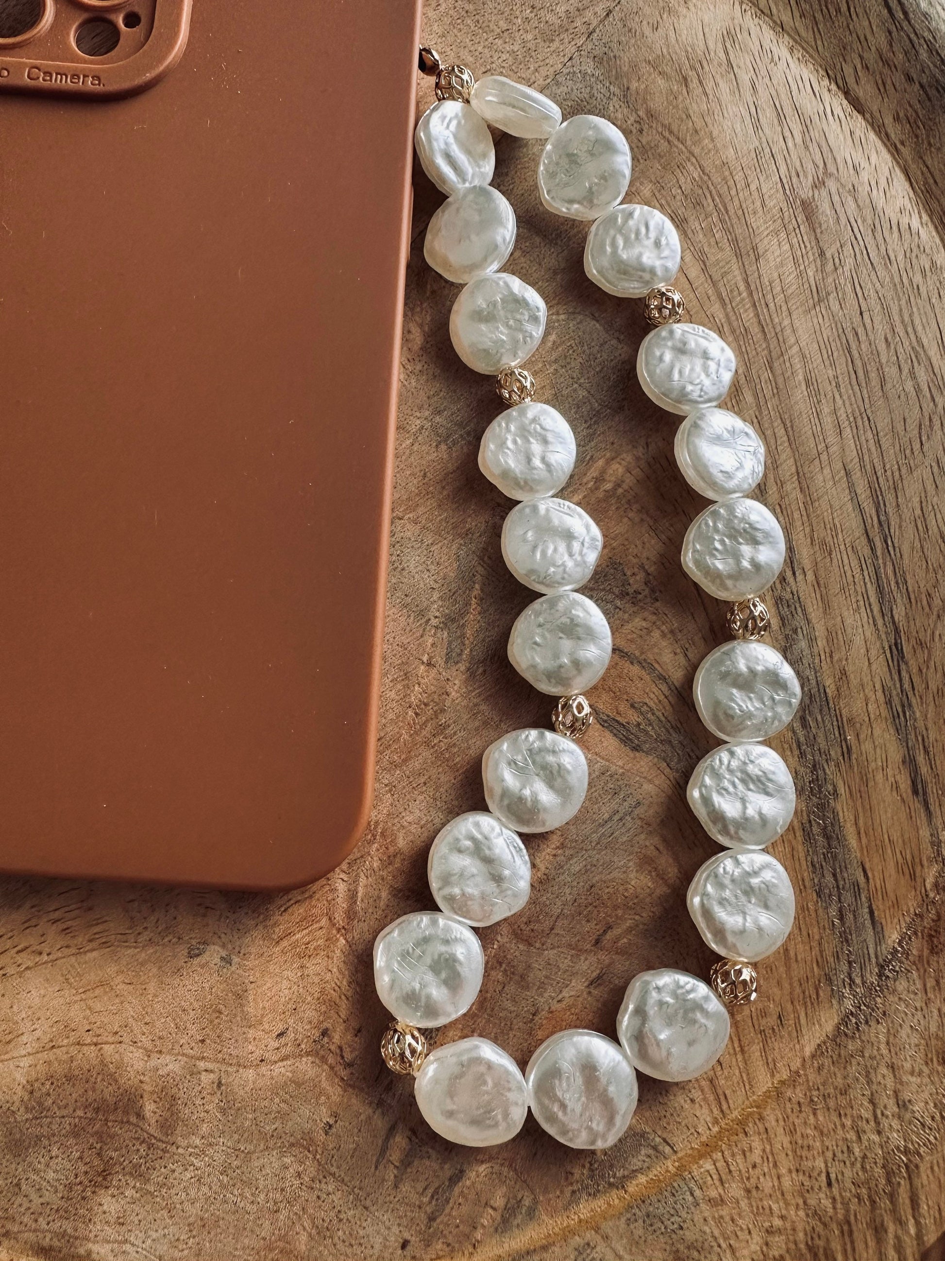 Bijoux de telephone - phone strap - perles nacree - dragonne - iPhone - vendue sans coque de téléphone