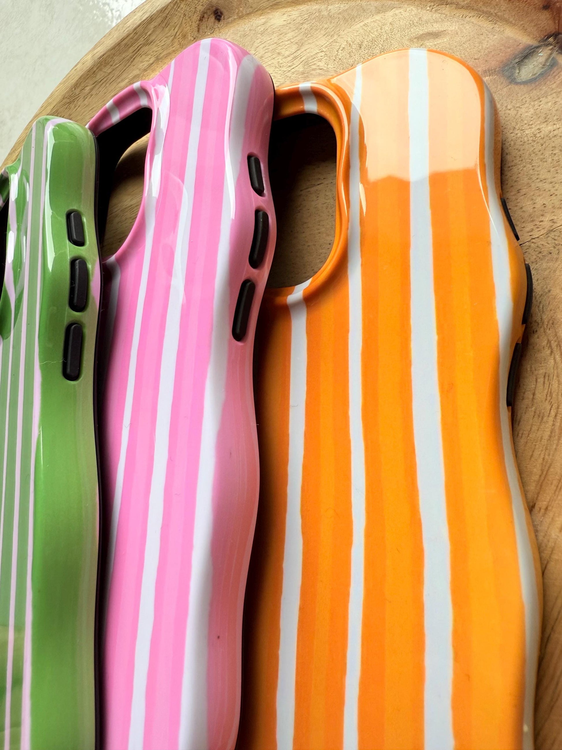 Lot de 3 coques rayées colorées – Vert, rose et orange – Finition brillante