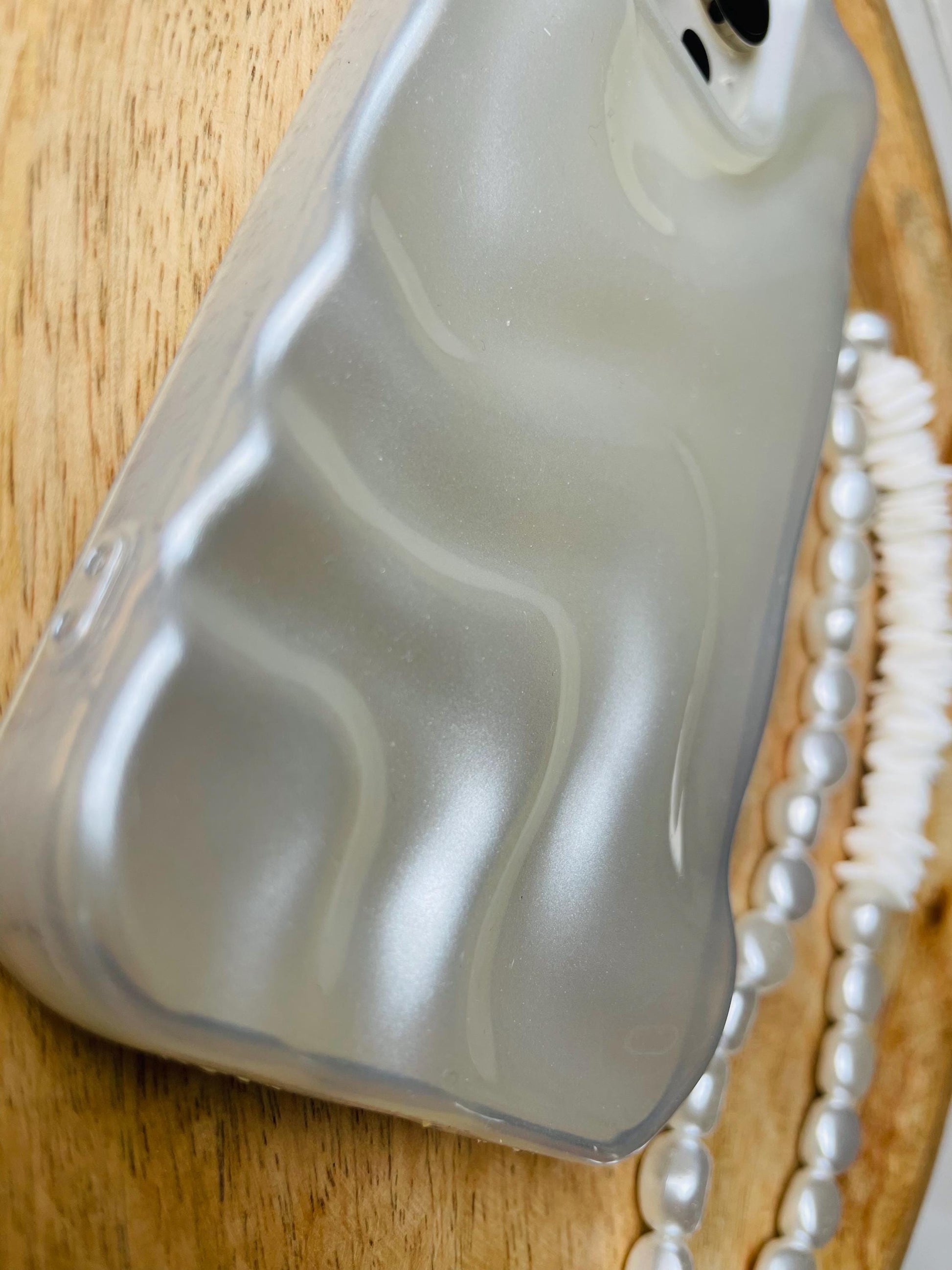 coque de téléphone design vague- coque bord ondulé - bubble - phone case - nacrée - nude