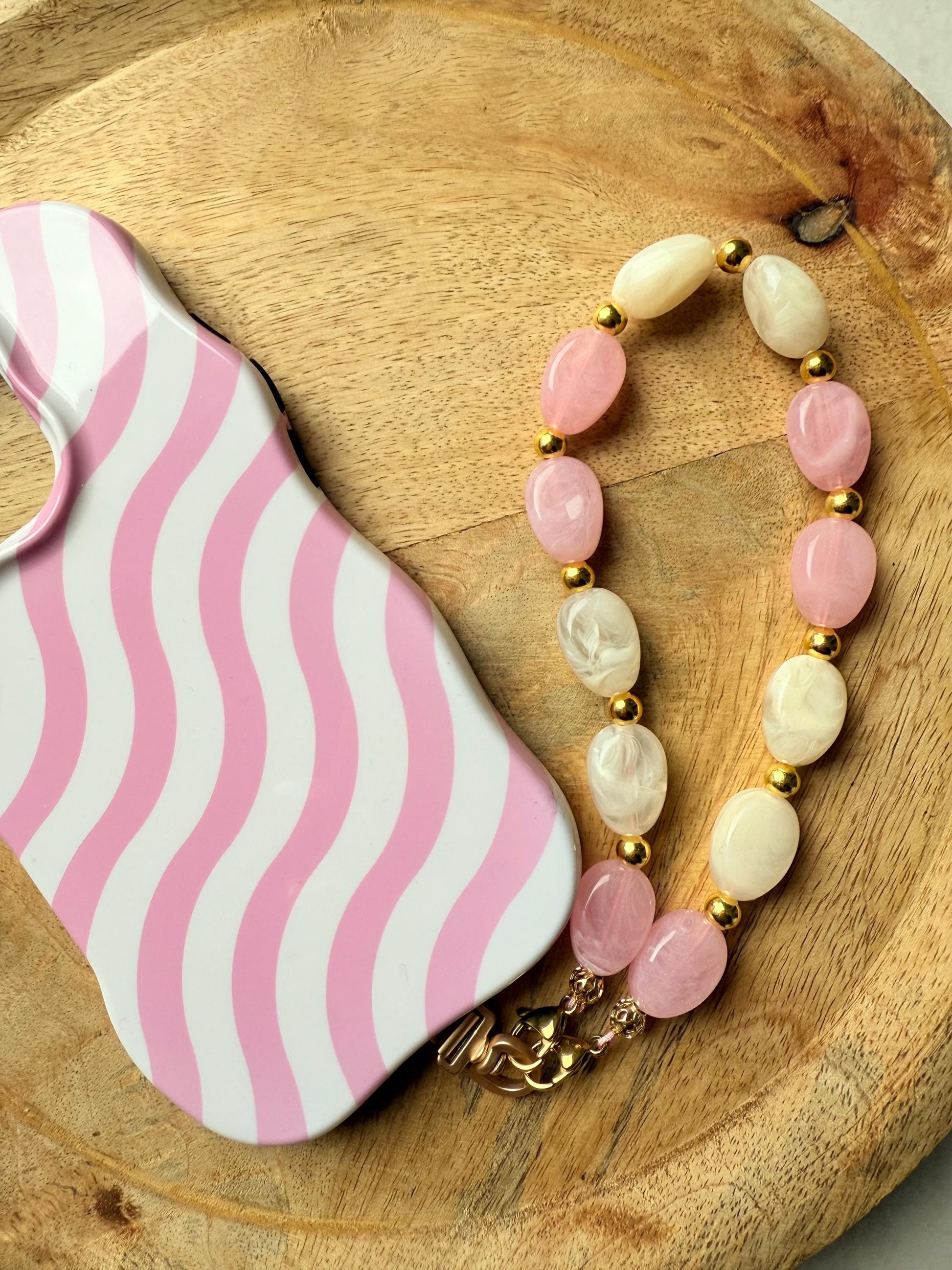 Coque wavy et Bijou de téléphone - Coque rayée rose et blanc avec bijou de téléphone assorti – Perles fantaisie