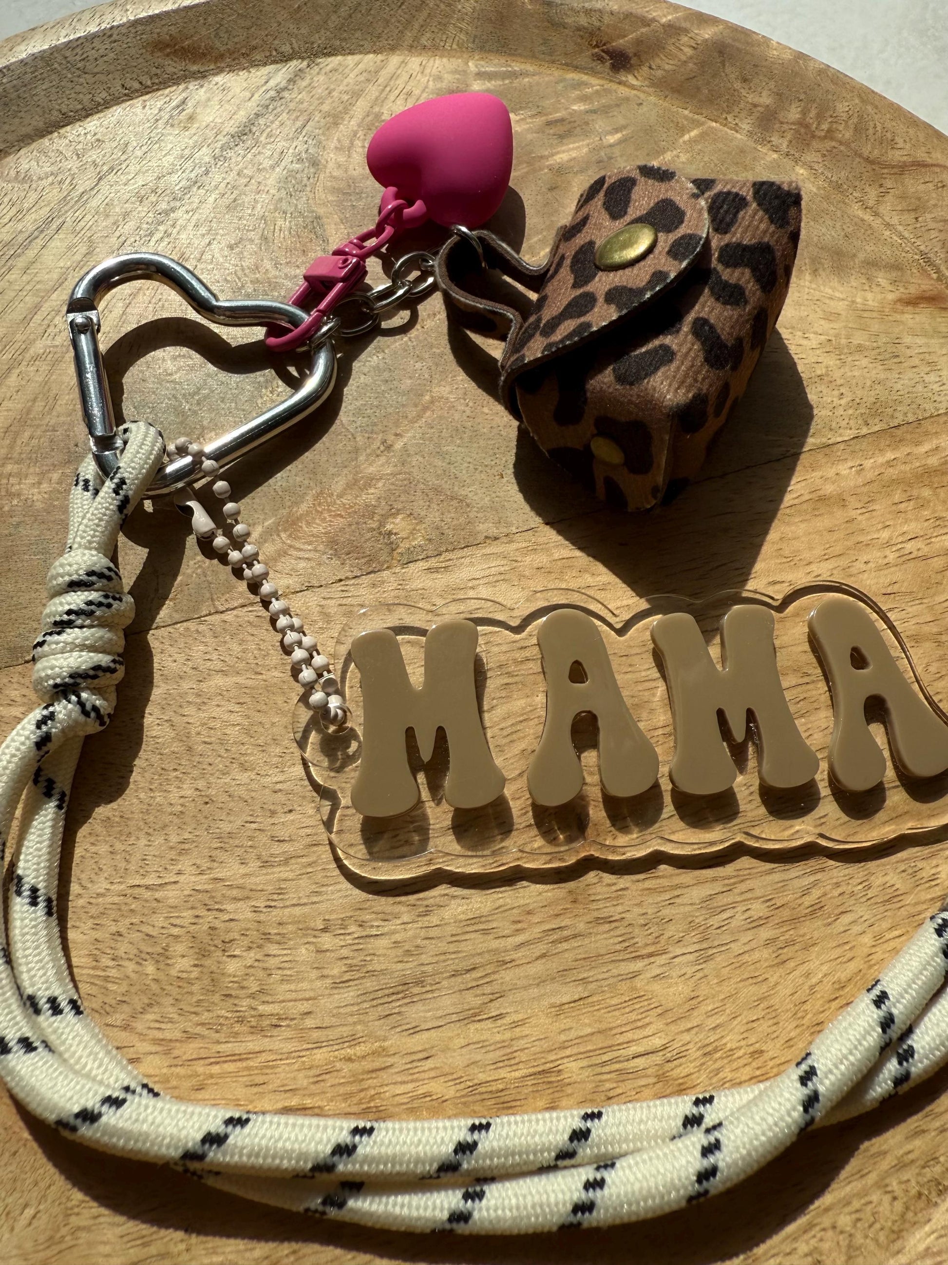 Porte clé - Bijou de sac “MAMA” – Léopard, cœur rose et mini sac - personnalisable