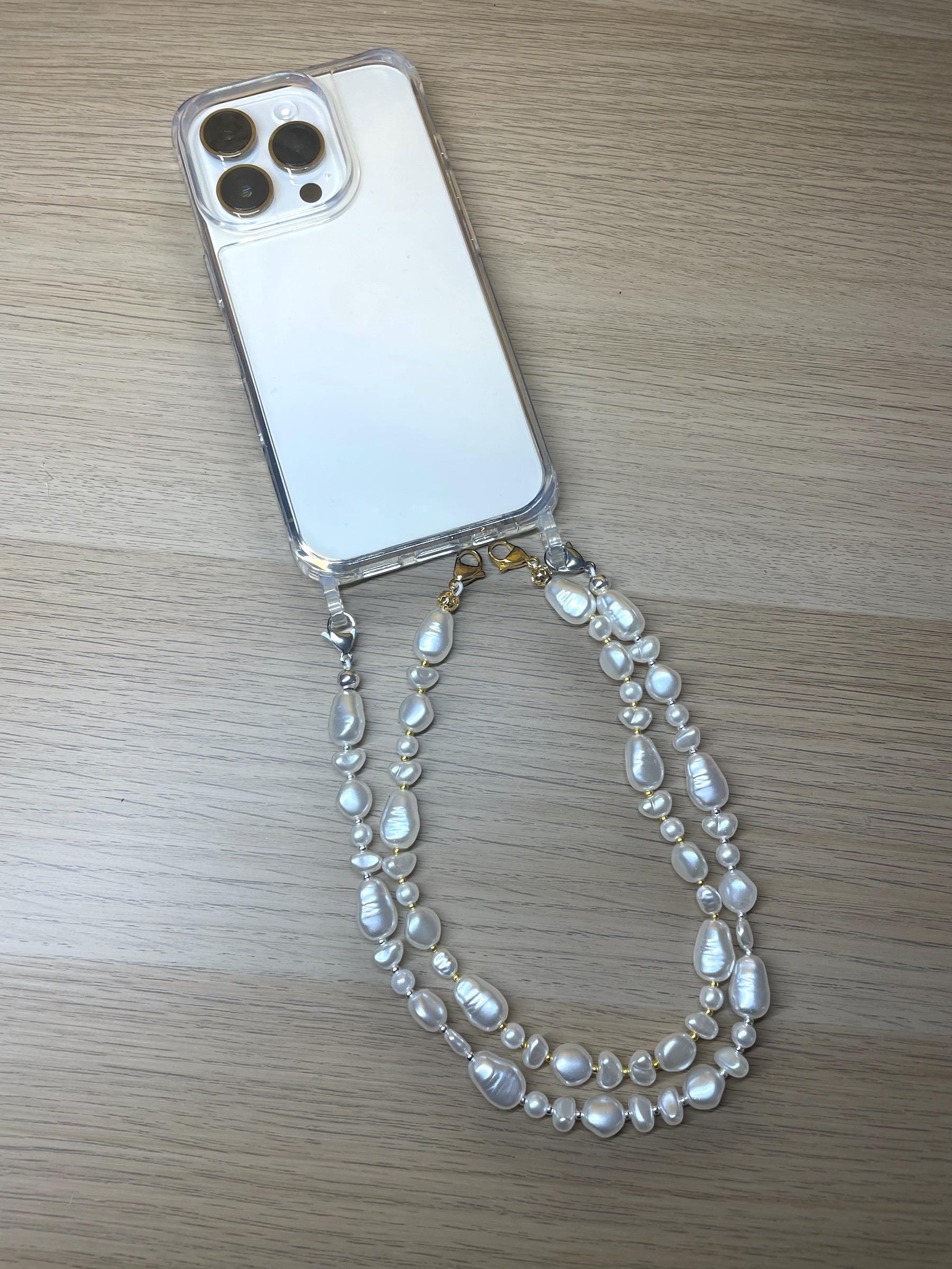 Bijou de téléphone EMILY IN PARIS - iPhone - coque et son bijou de téléphone - perles nacrées - blanc - emily in paris - mindy phone