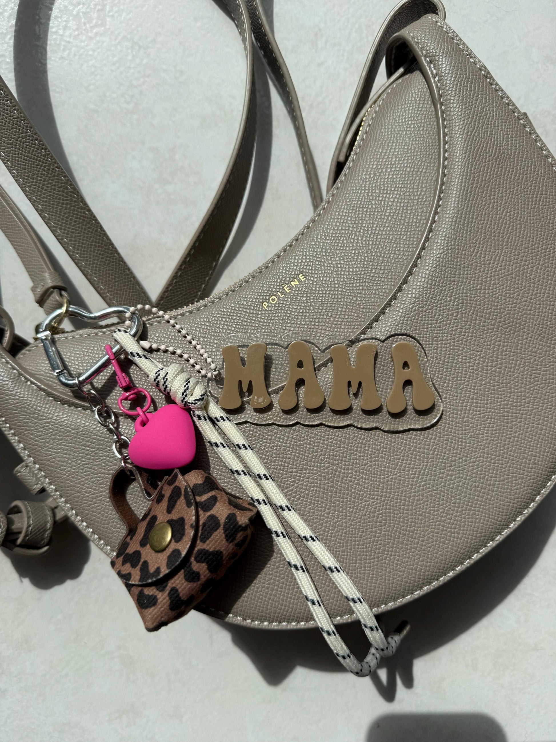 Porte clé - Bijou de sac “MAMA” – Léopard, cœur rose et mini sac - personnalisable