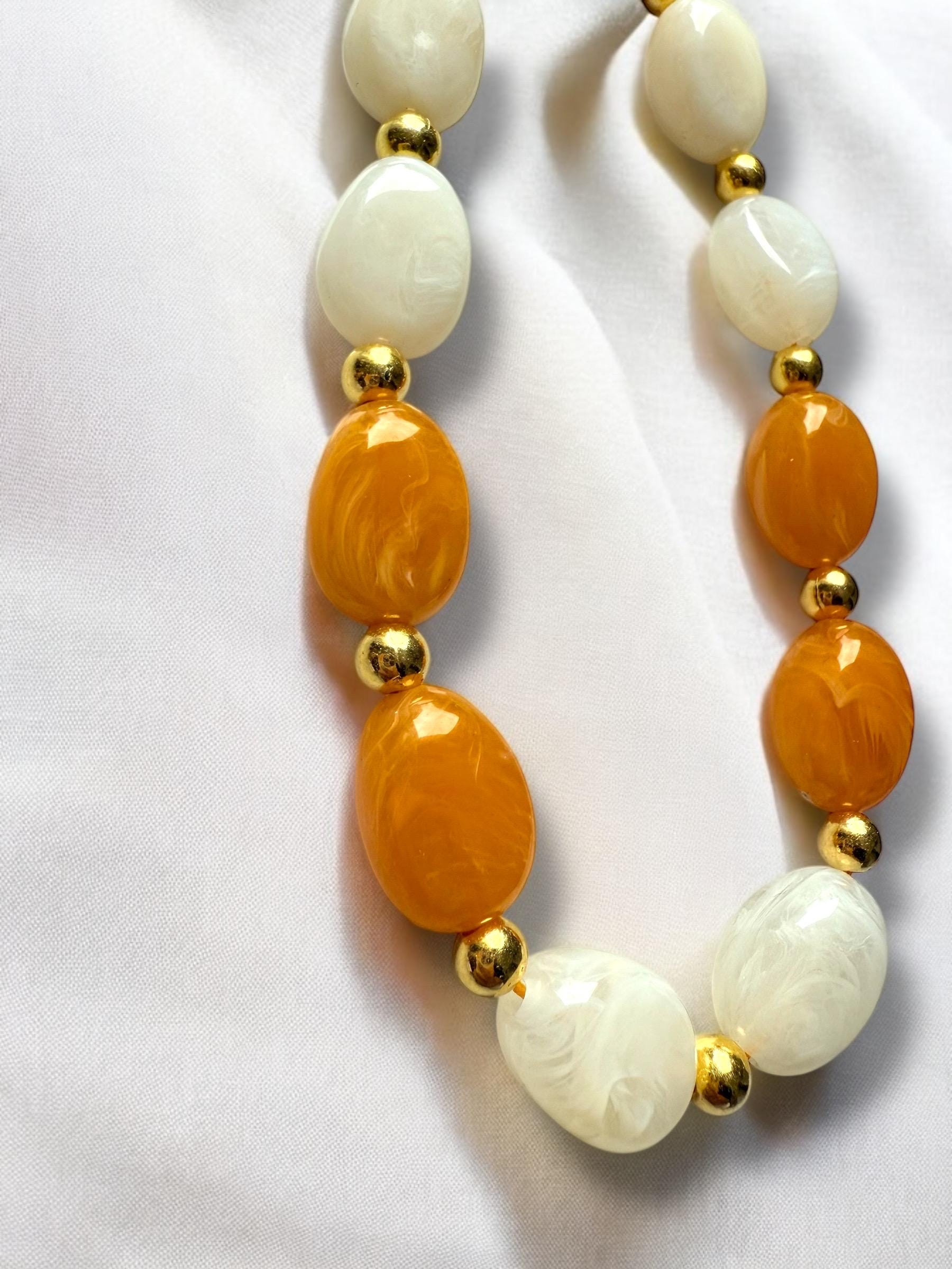 Coque wavy et Bijou de téléphone - Coque rayée orange avec bijou de téléphone assorti – Perles fantaisie