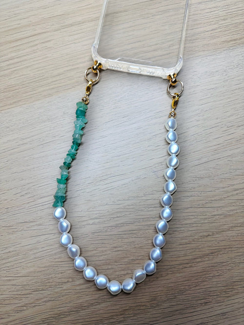 Bijou de téléphone EMILY IN PARIS - iPhone - coque et son bijou de téléphone - perles nacrées - blanc - emily in paris - iPhone 17