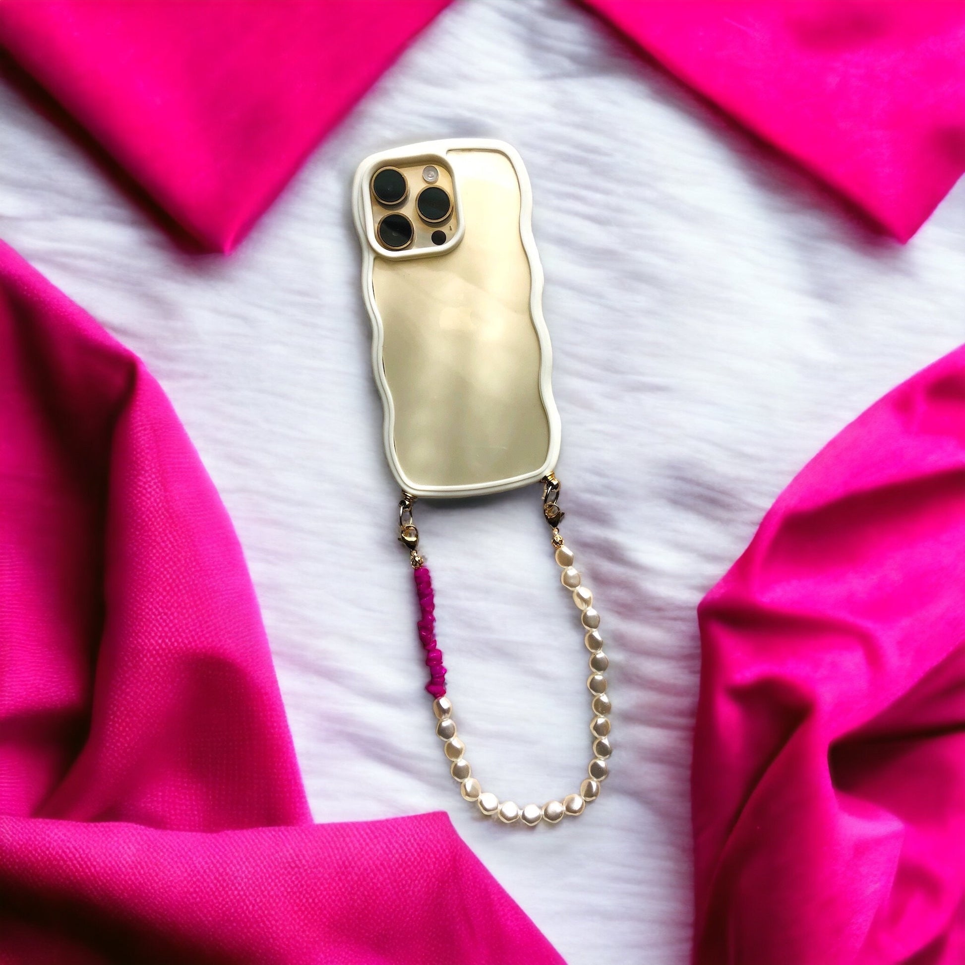 Bijou de téléphone EMILY IN PARIS - iPhone - coque et son bijou de téléphone - perles nacrées - blanc - iPhone 17