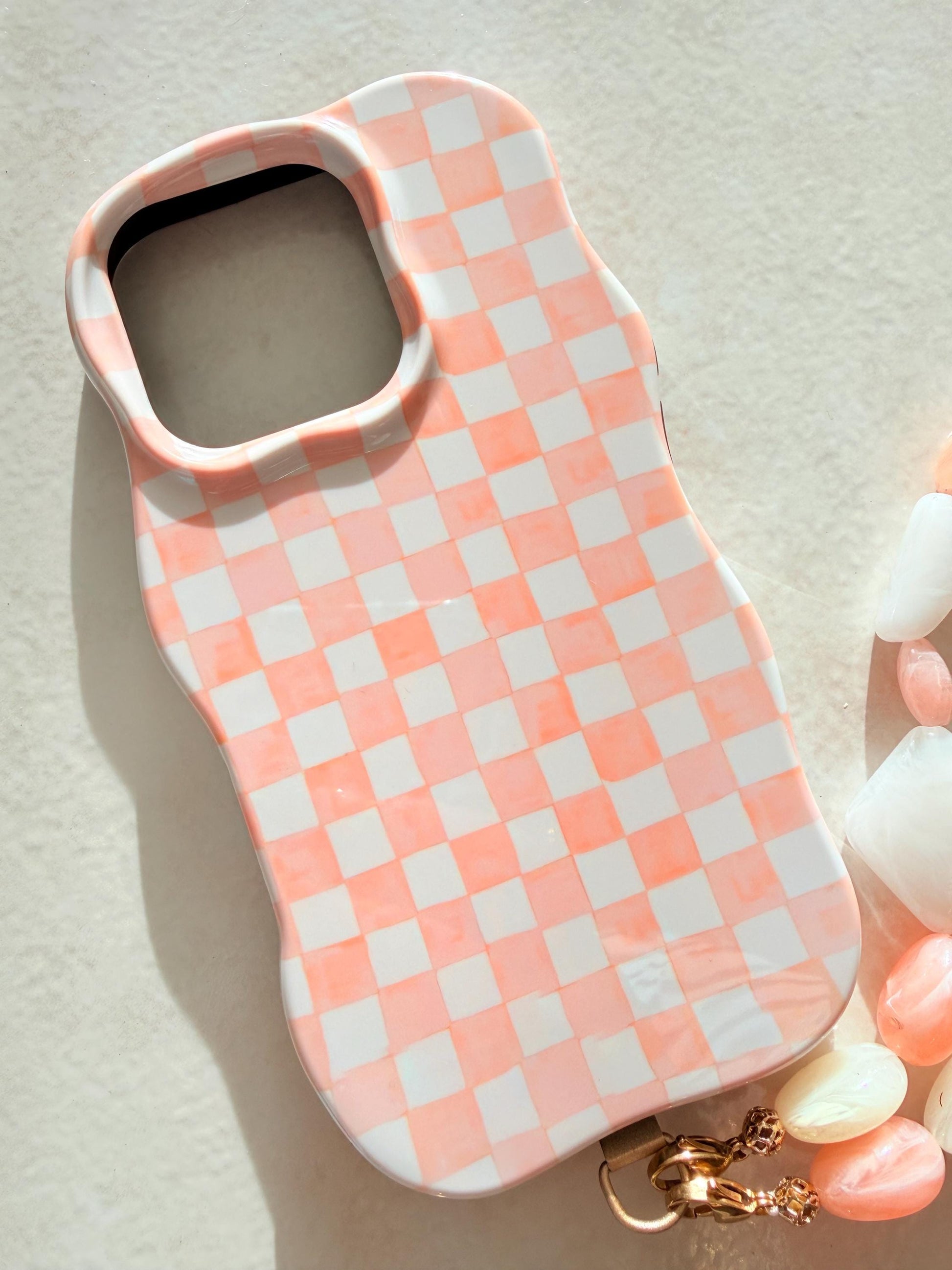 Coque damier saumon et beige - Coque wavy -  Finition brillante